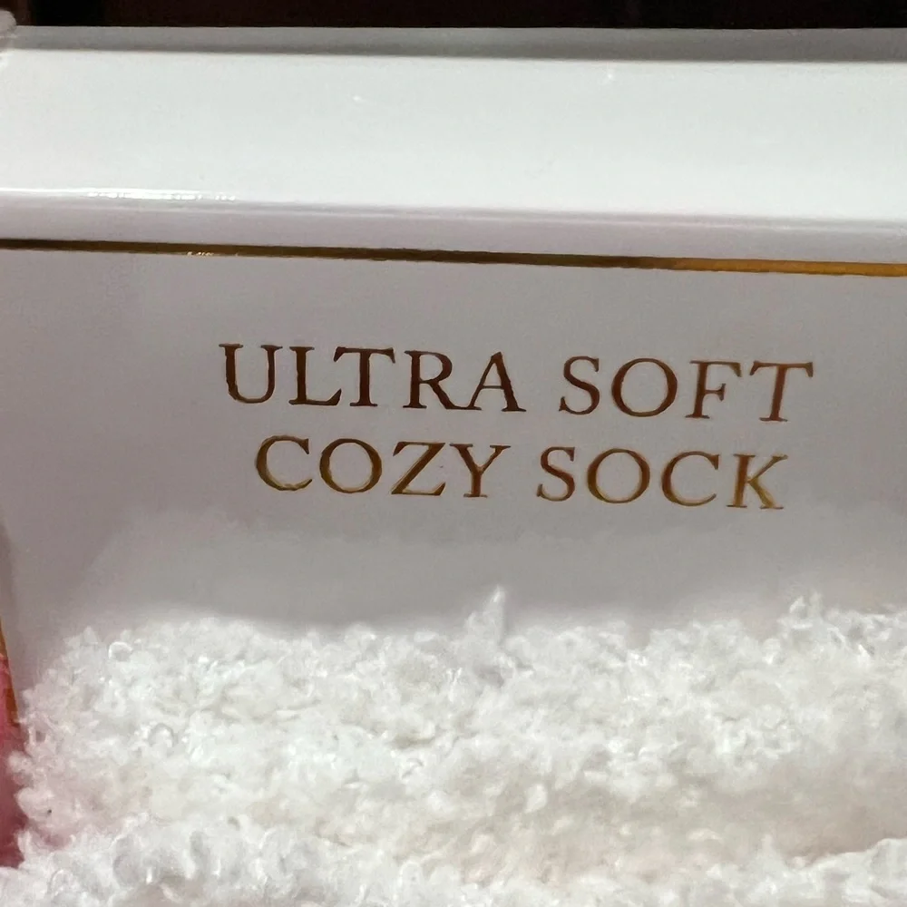 Jessica Simpson Pink Heart Blanket & cozy socks